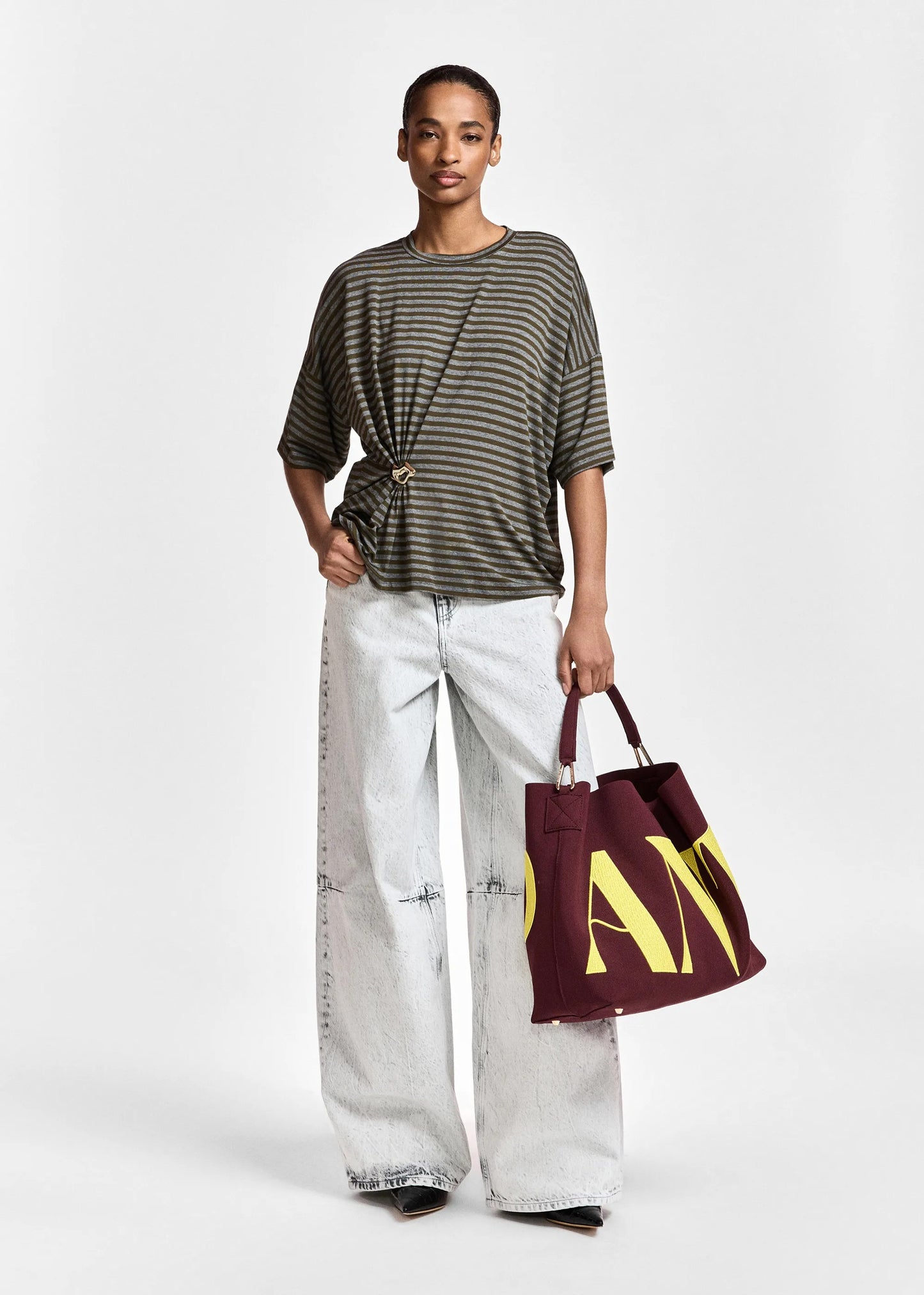Kriss Striped T-Shirt With Brooch in Khaki Stripe