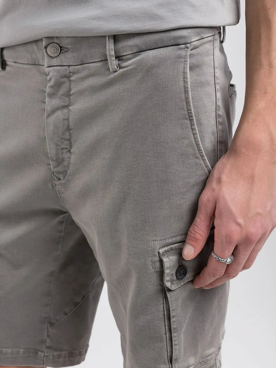 Vannie Cargo Short Dim Grey