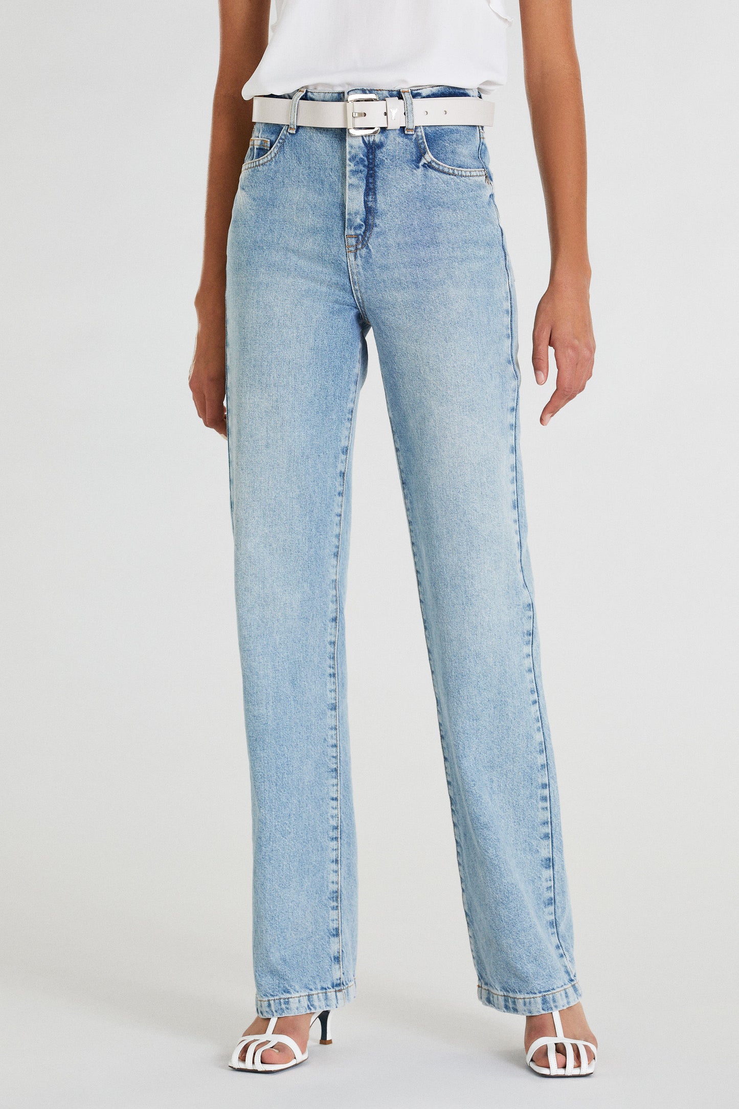 Essential Relaxed Fit Light Wash Jean