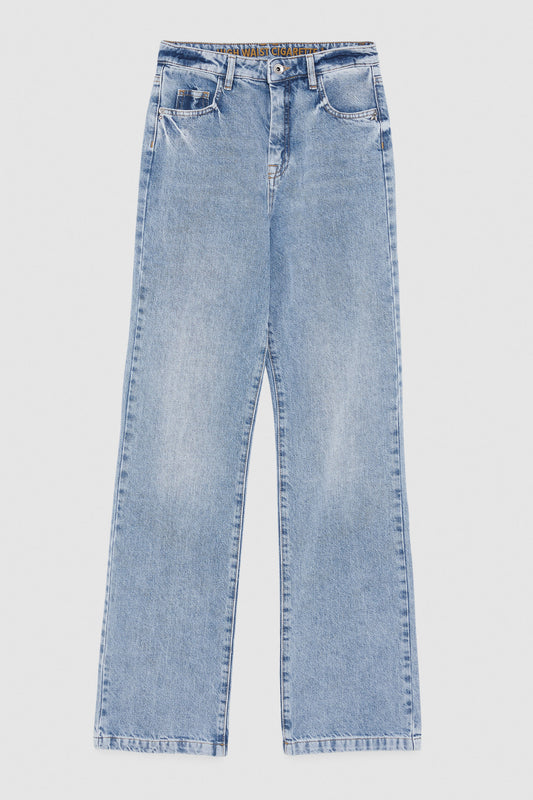 Essential Relaxed Fit Light Wash Jean