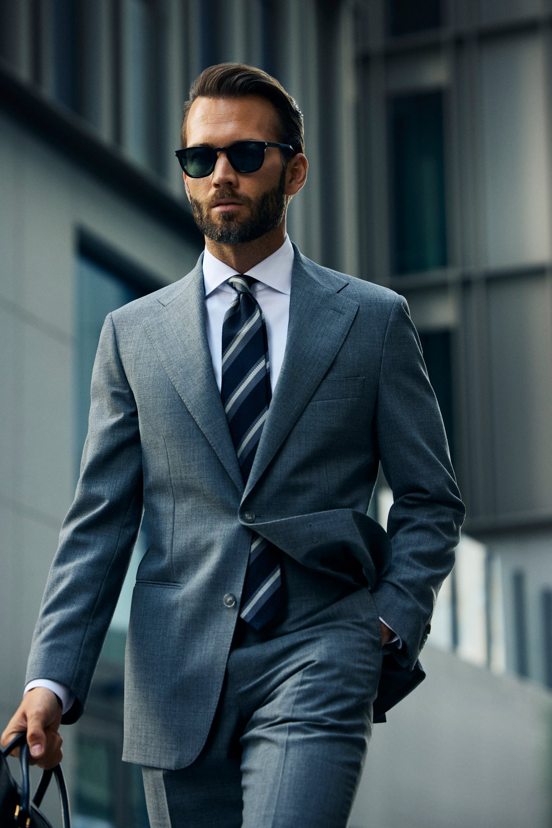 How to dress for the office – Lewis Yates