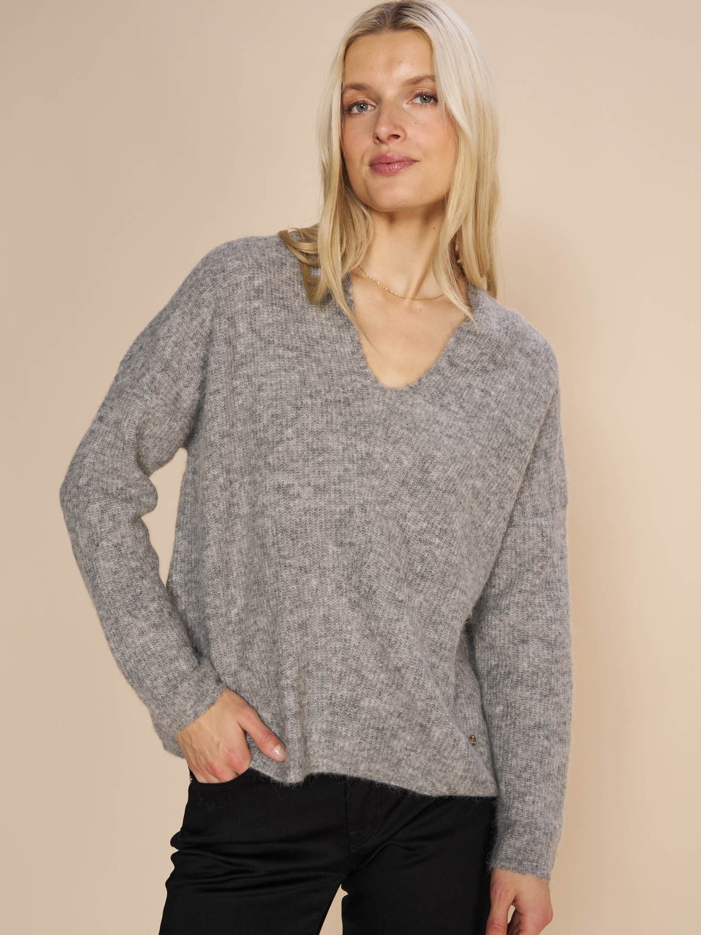 Thora V Neck Knit Grey