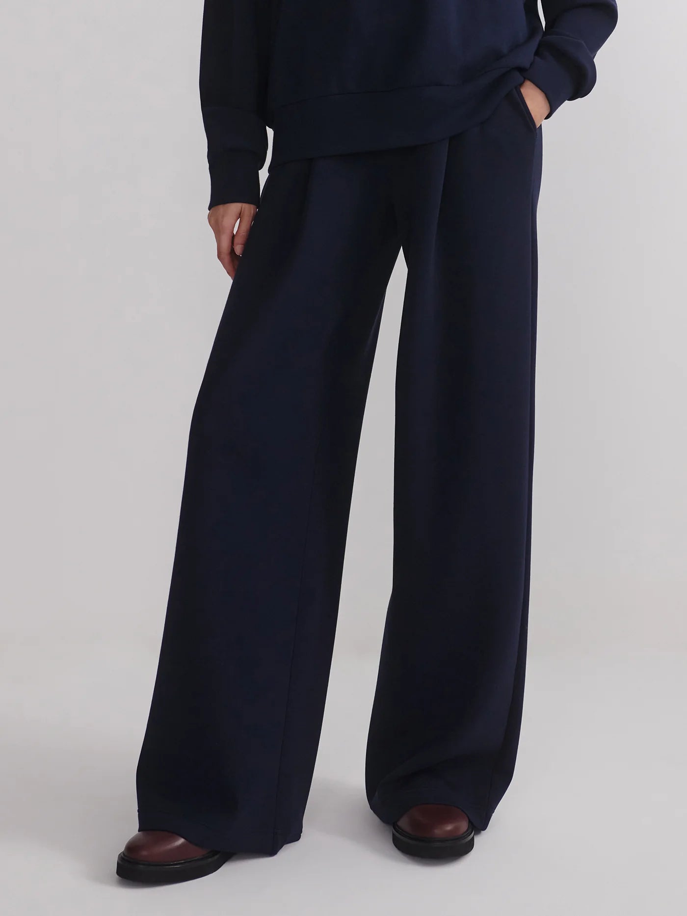 The Extra Wide Leg Pant 29.5 - Navy