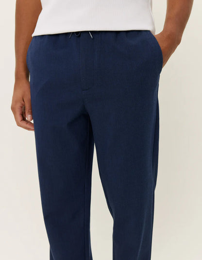 Como Tapered Textured Drawstring Pant