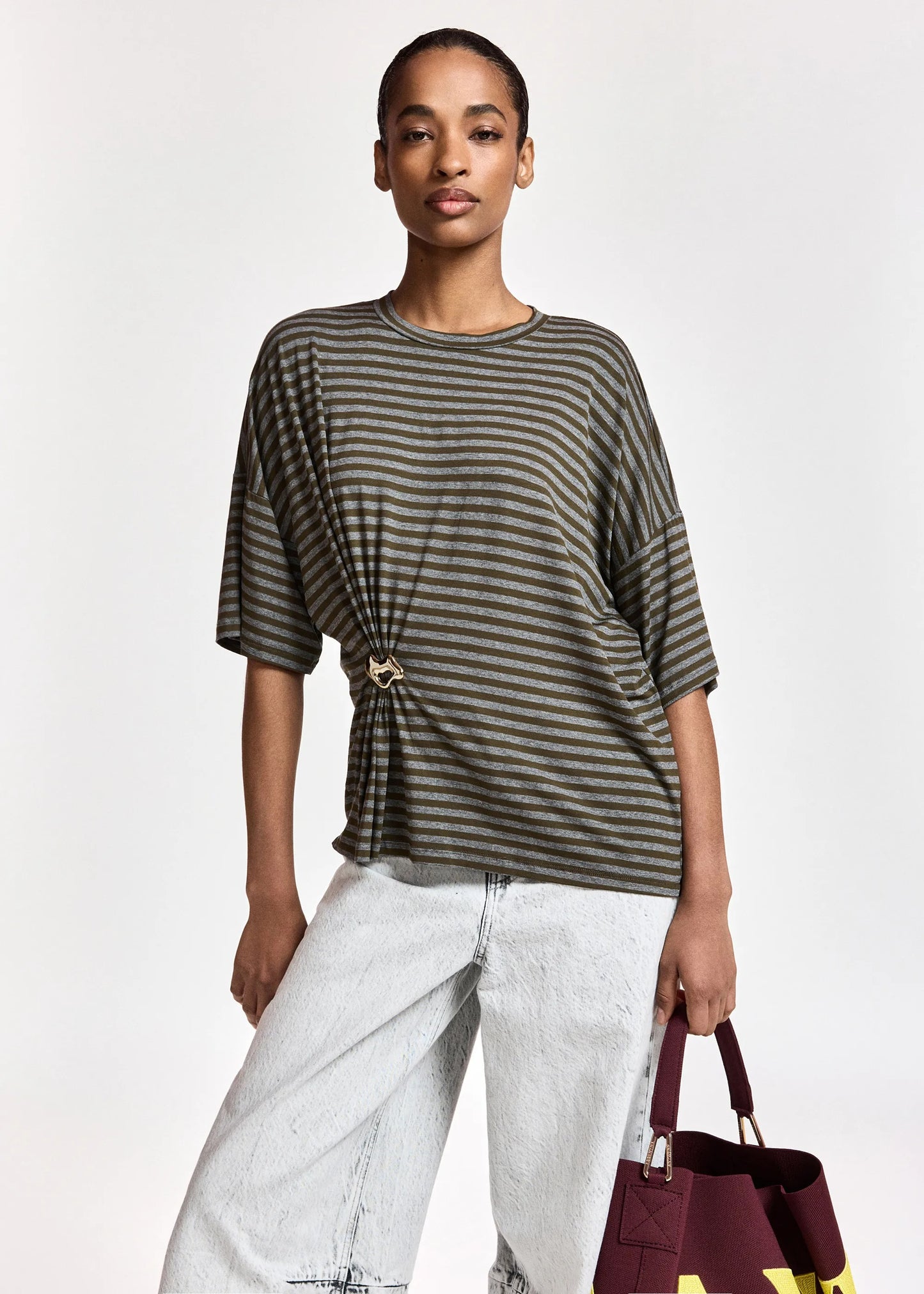 Kriss Striped T-Shirt With Brooch in Khaki Stripe