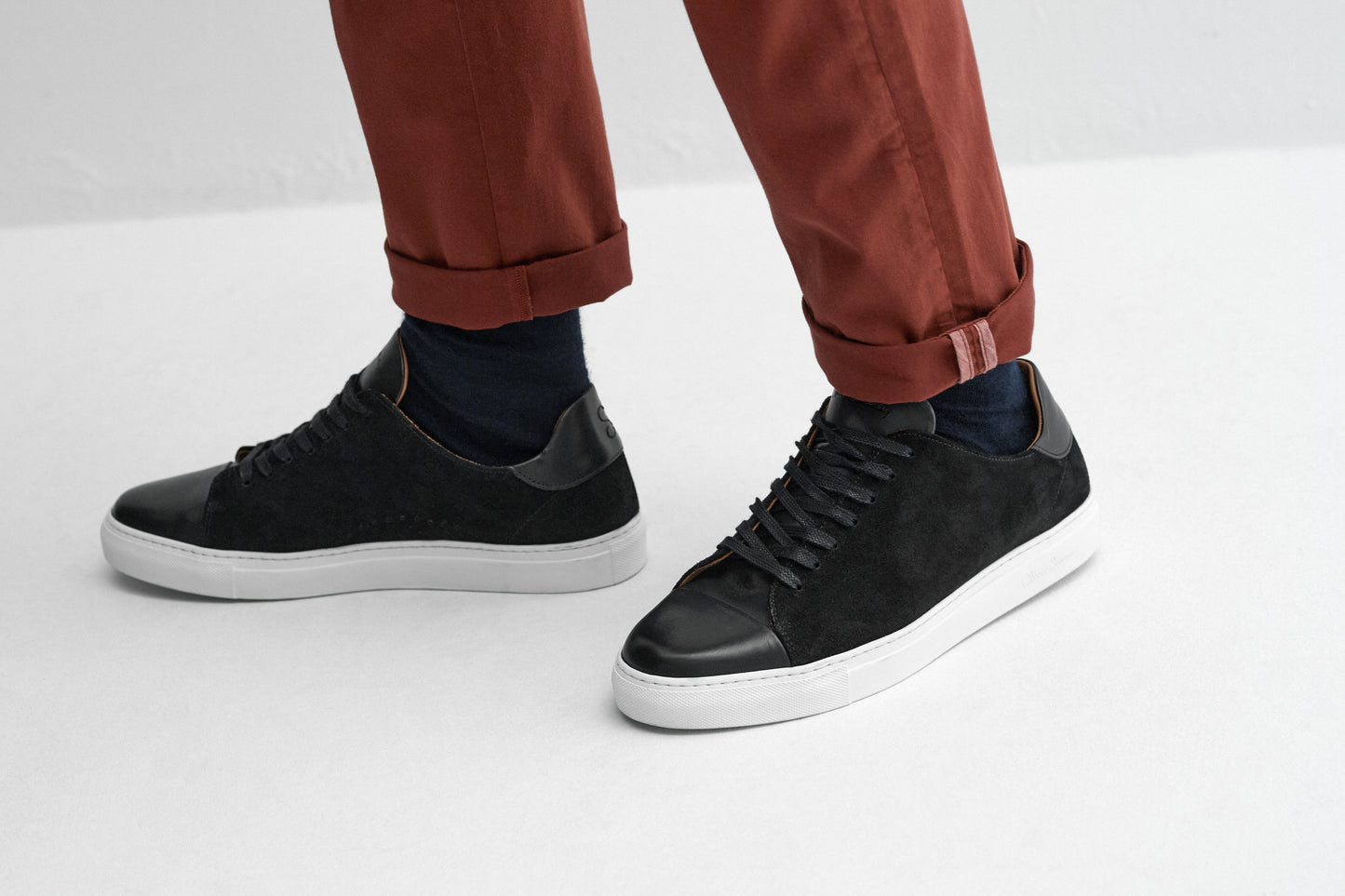 Ossos Black Sneaker