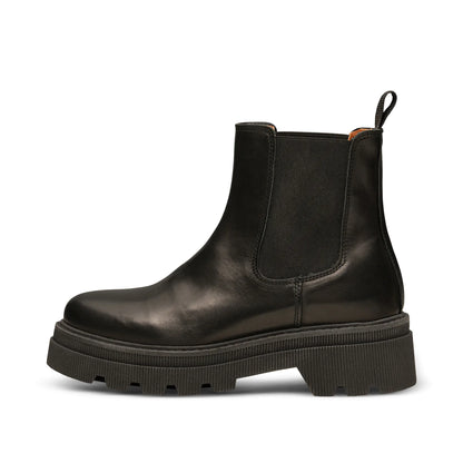 Sanna Black Chelsea Boots