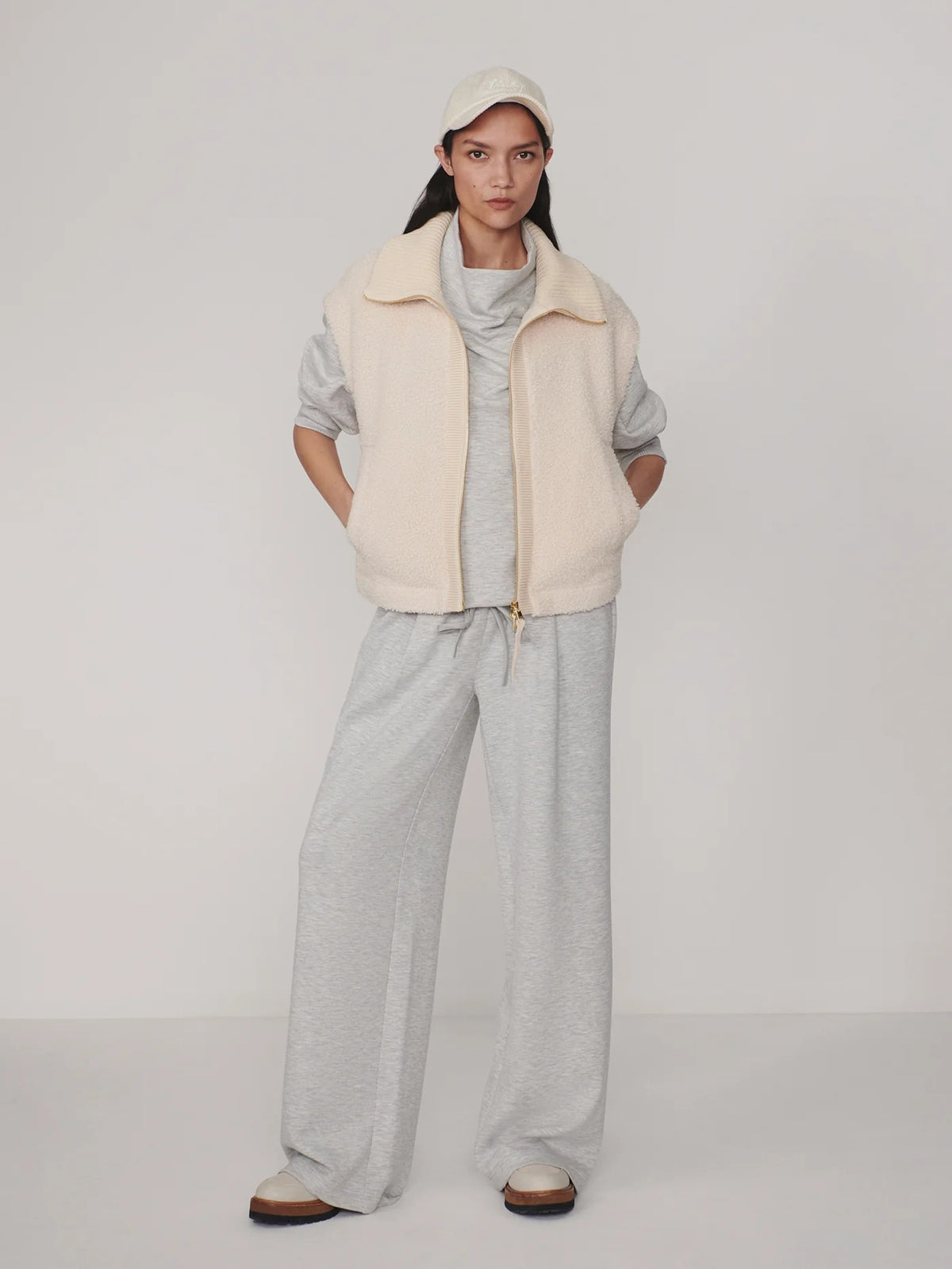 Dominic Sherpa Gilet - Sandshell