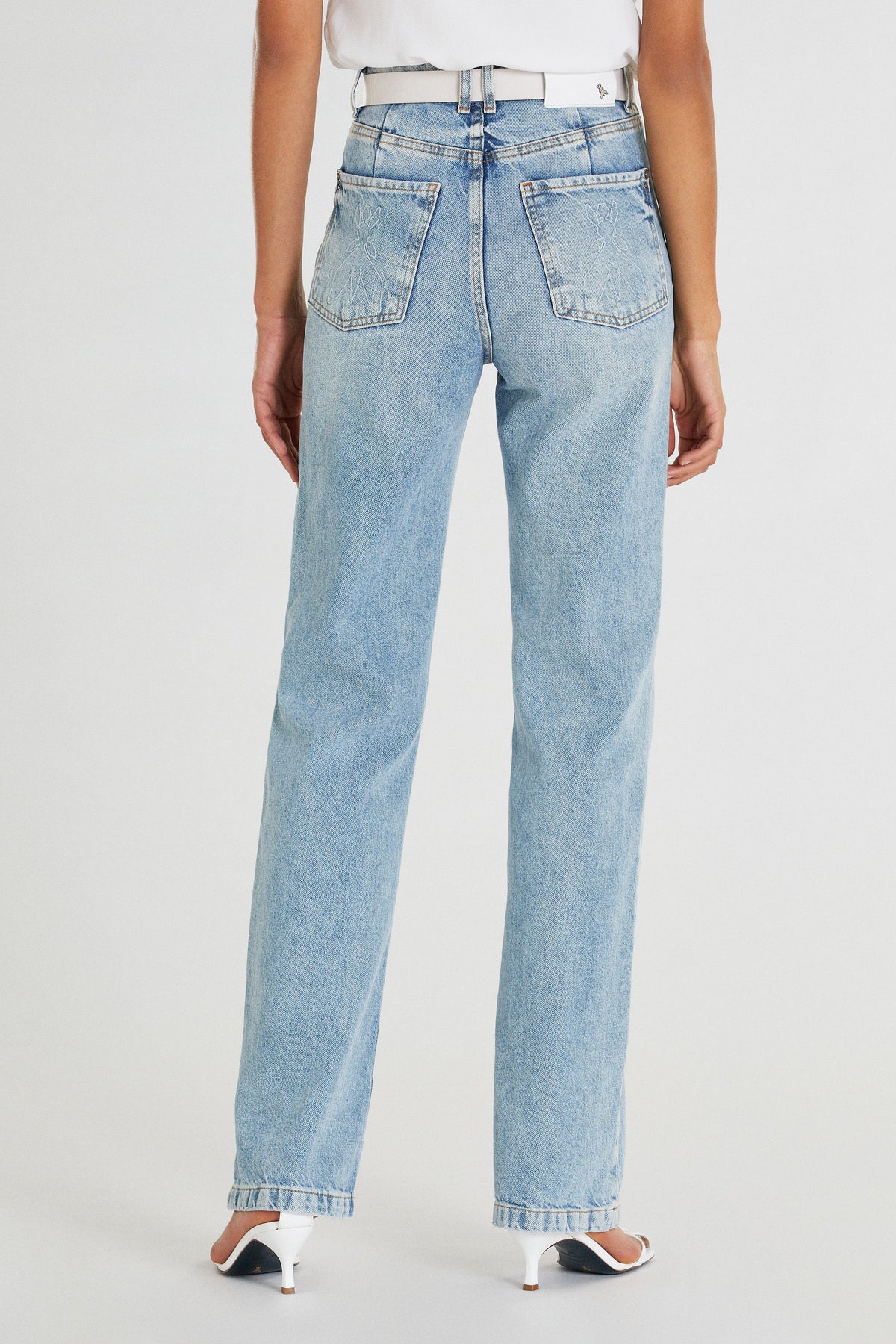 Essential Relaxed Fit Light Wash Jean-Patrizia Pepe-Lewis Yates